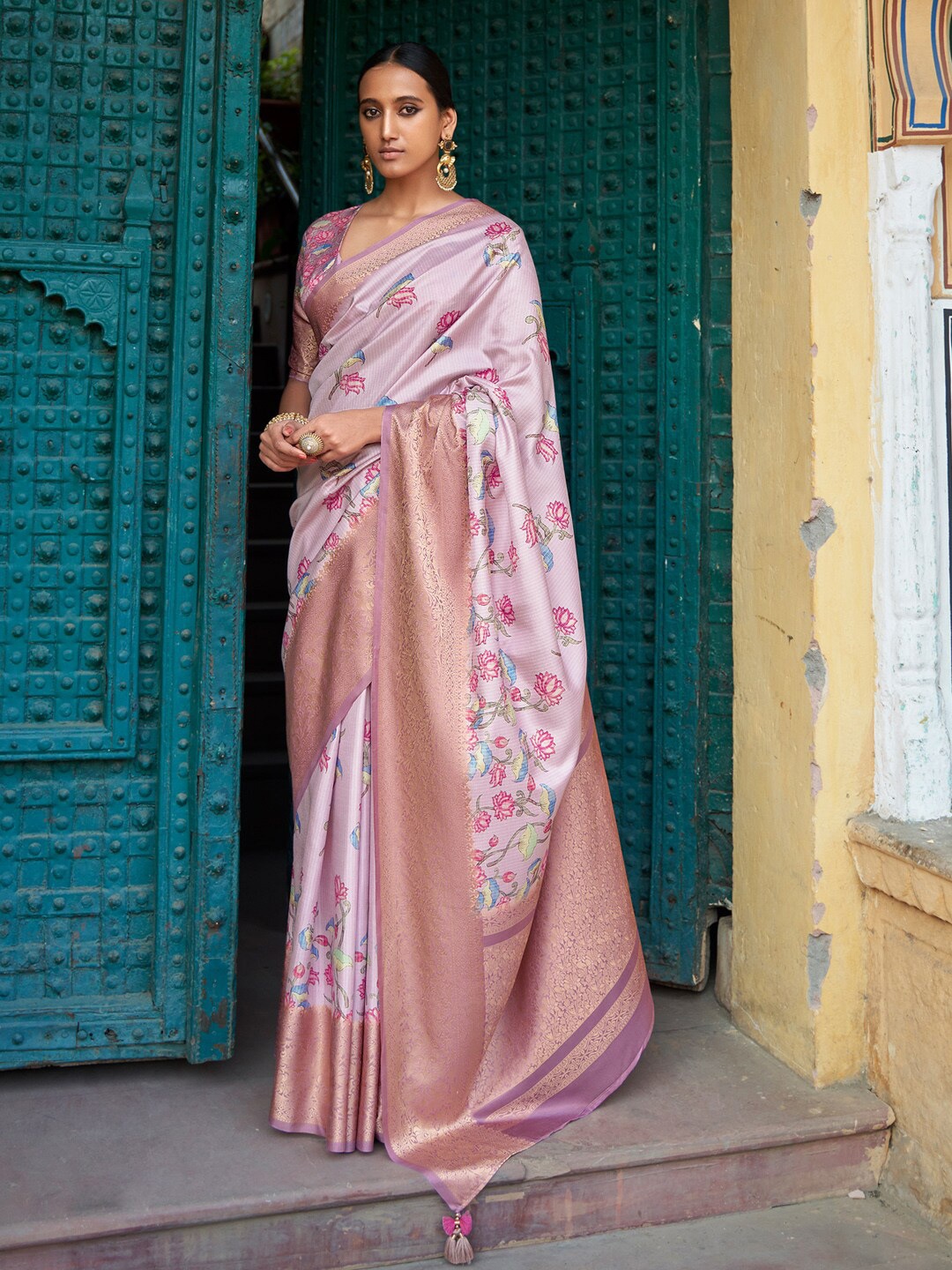 

Mitera Mauve & Pink Floral Printed Zari Sungudi Saree