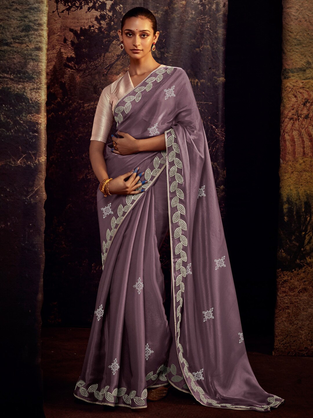 

Mitera Lavender & White Ethnic Motifs Embroidered Tissue Saree