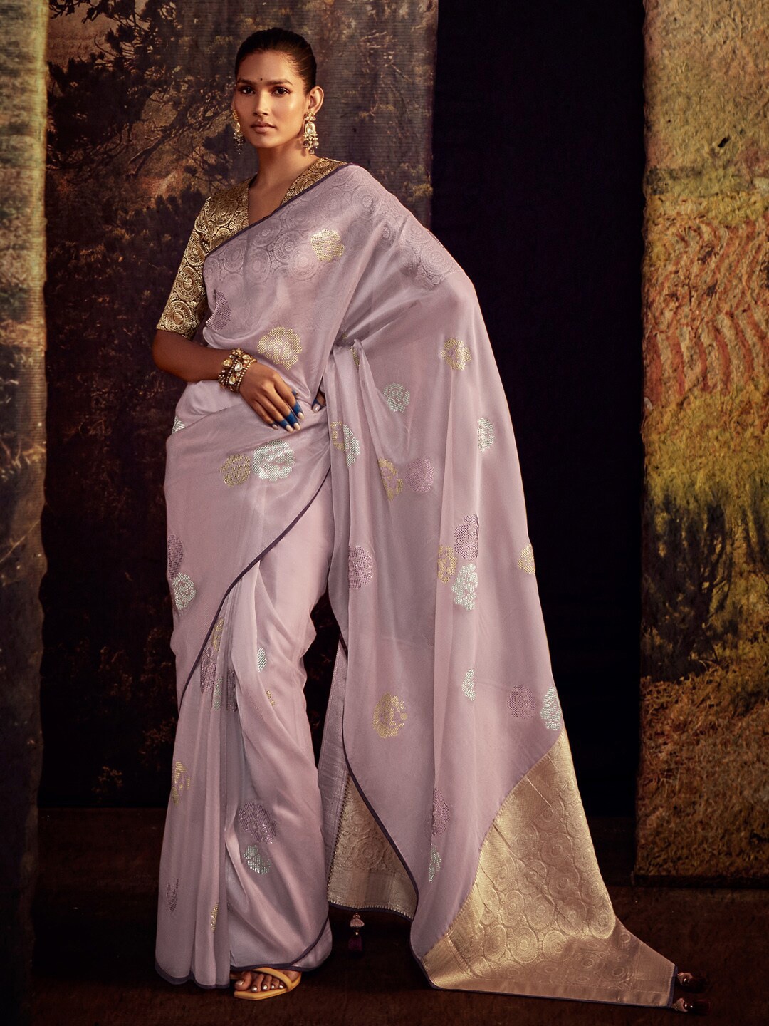 

Mitera Embellished Silk Blend Saree, Mauve