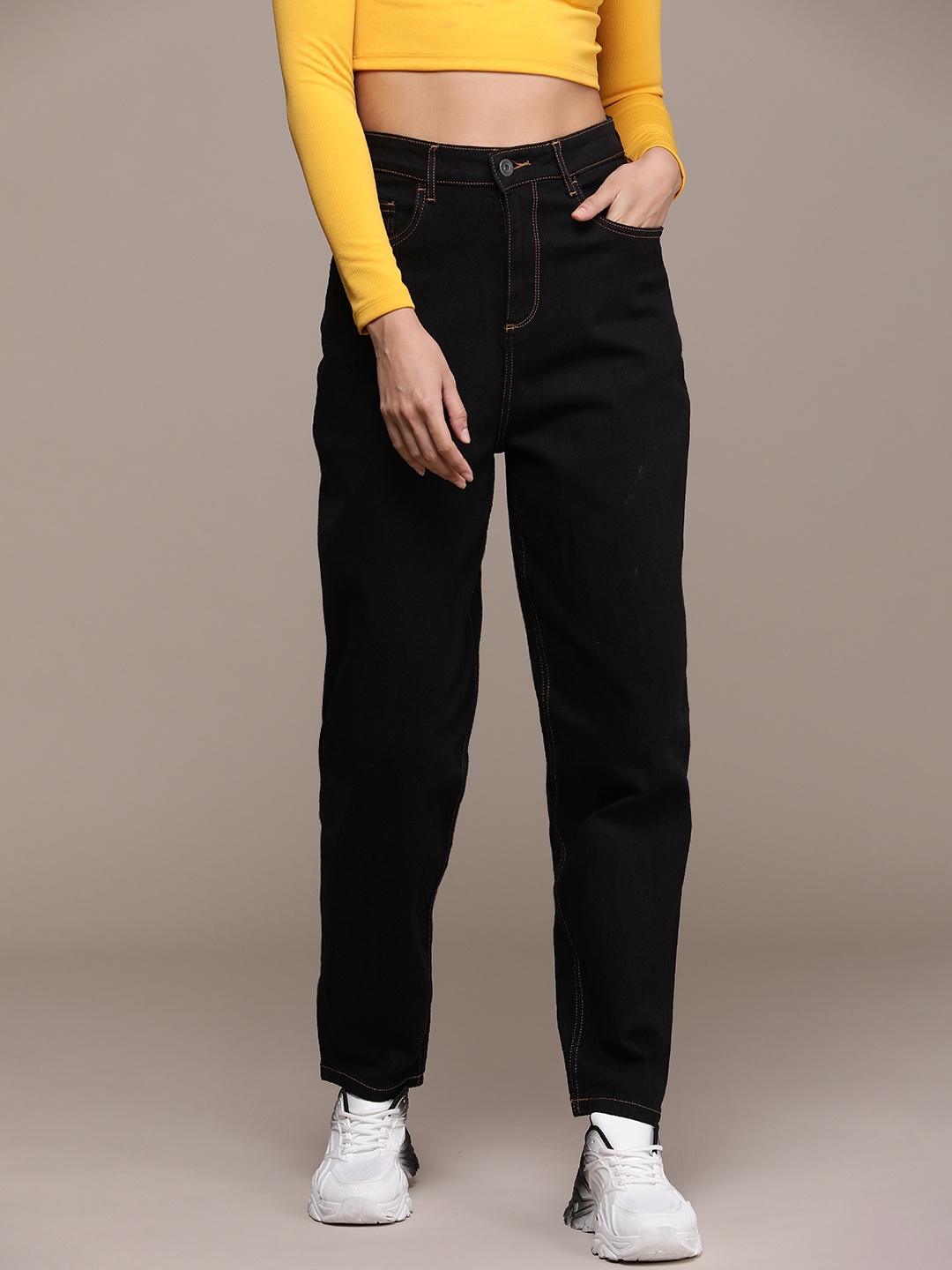 

The Roadster Life Co. Women Mom Fit Stretchable Jeans, Black