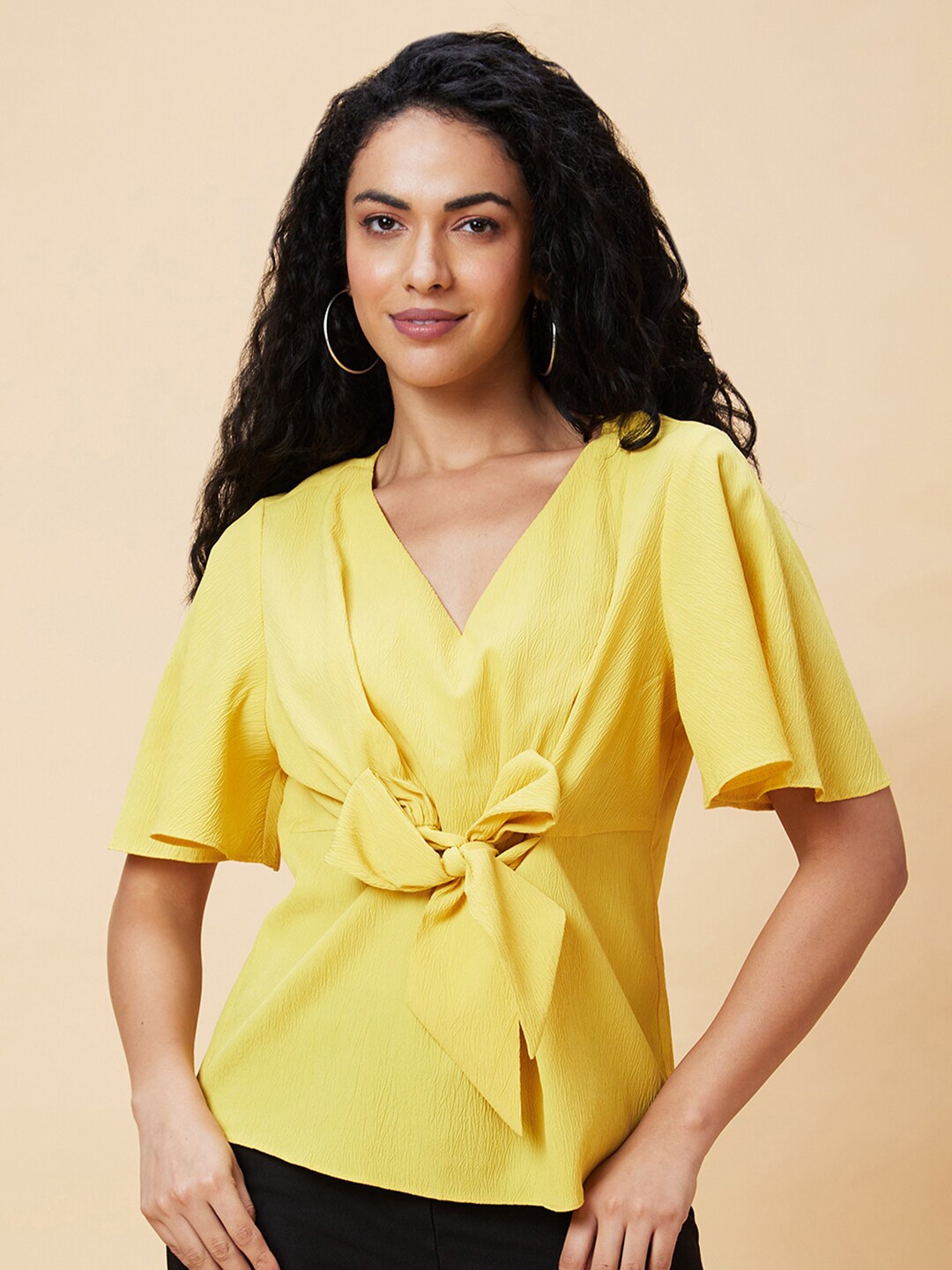 

Globus V-Neck Tie-Up Detail Top, Yellow