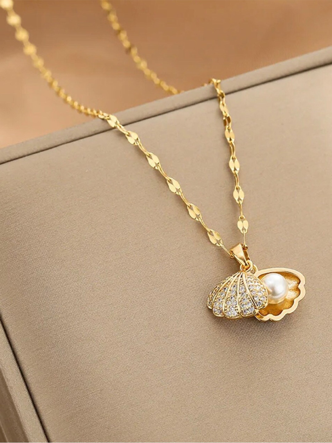 

ISHKAARA Stainless Steel Gold-Plated Chain