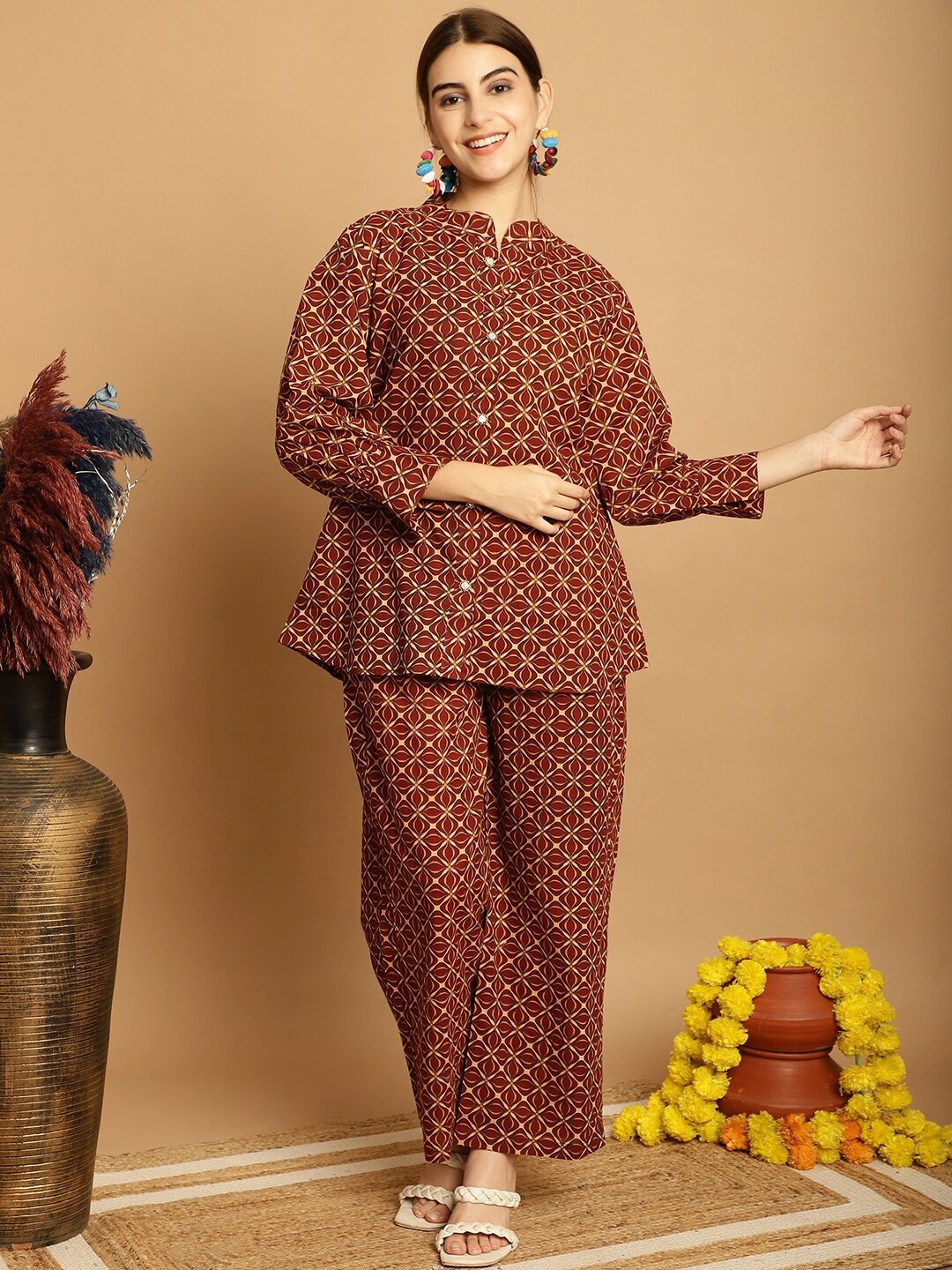 

Assamica Ethnic Motifs Printed Pure Cotton Kurti With Palazzos, Brown