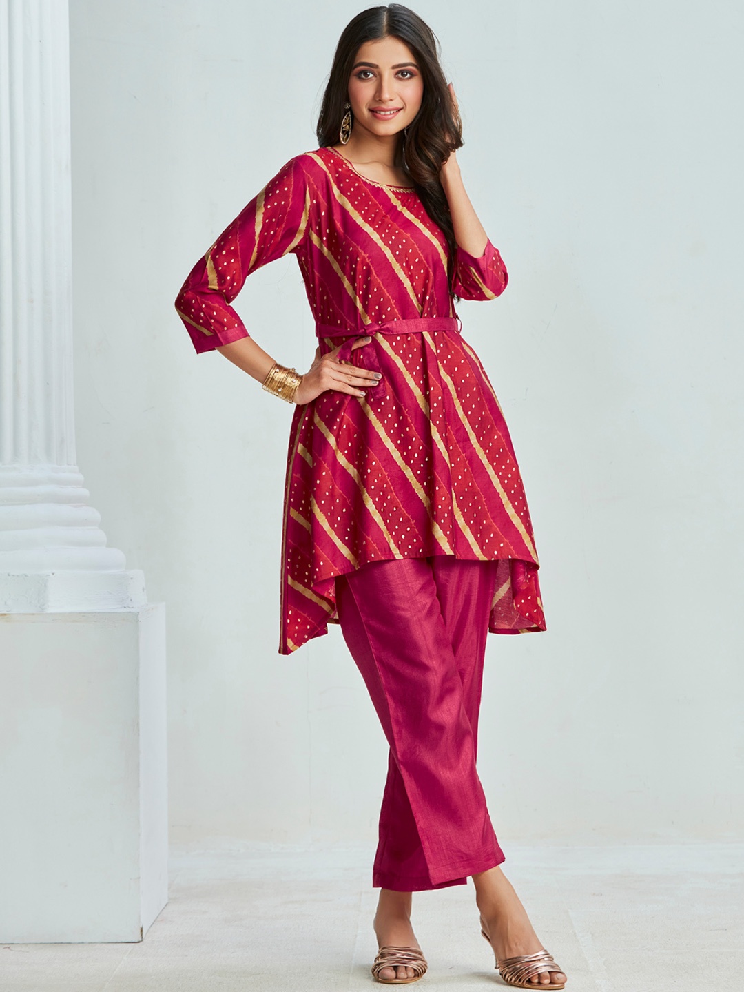 

Sangria Striped A-line Belted Kurta With Trousers, Maroon