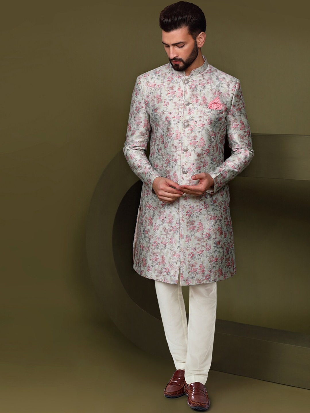 

KISAH Men Self-Design Indowestern Sherwani Trouser Set, Grey