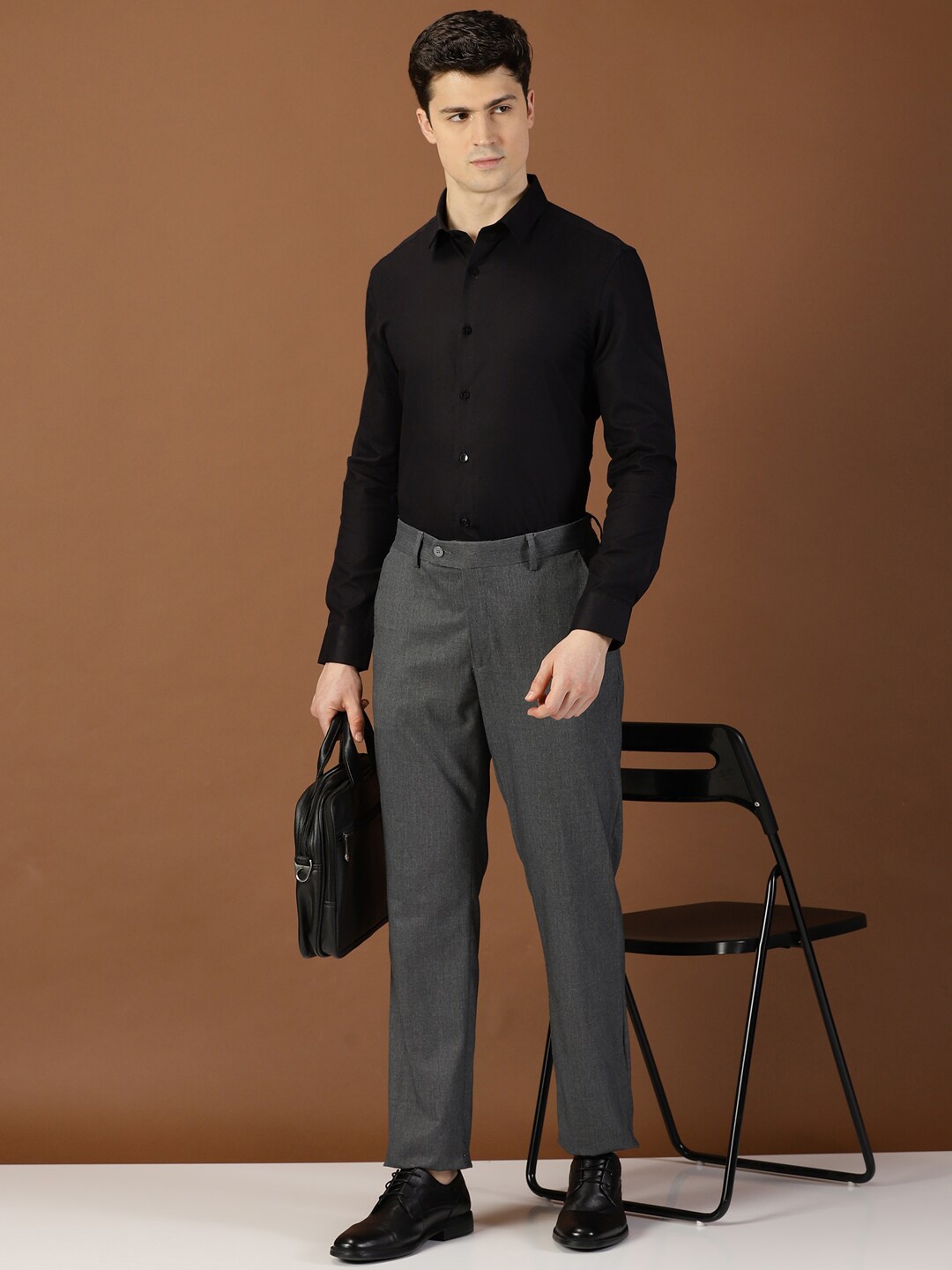

INVICTUS Spread Collar Original Slim Fit Pure Cotton Formal Shirt, Black