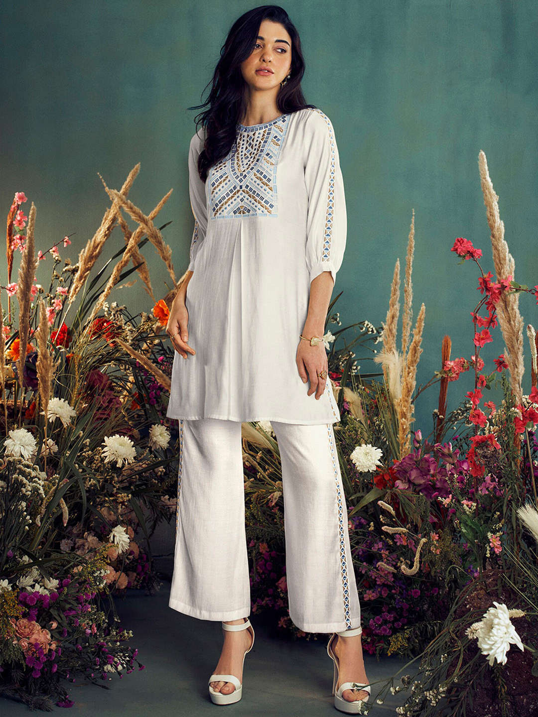 

Indo Era Embroidered Round Neck Puff Sleeve Kurta Set, White