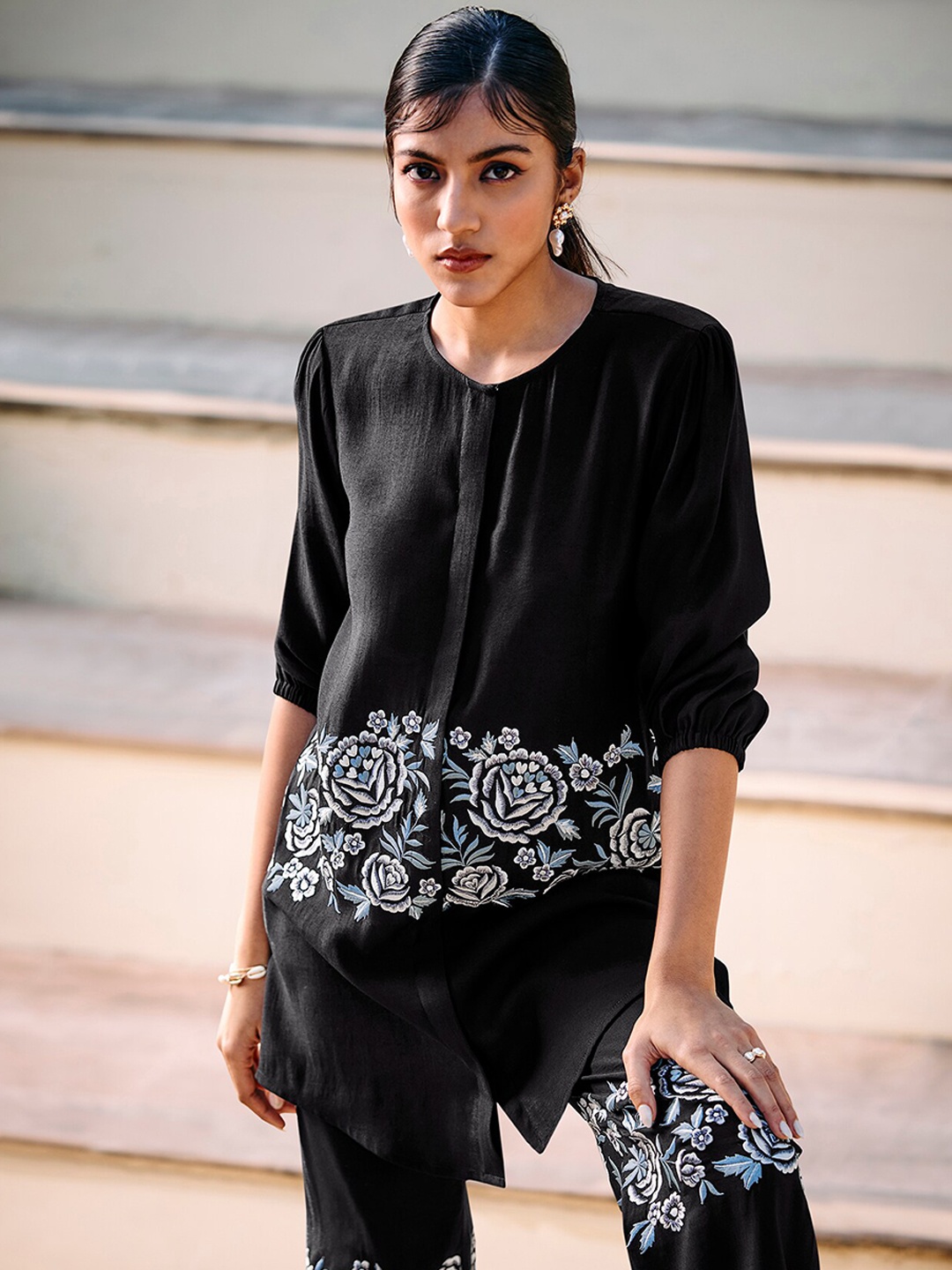 

Indo Era Floral Embroidered Kurti With Trousers, Black