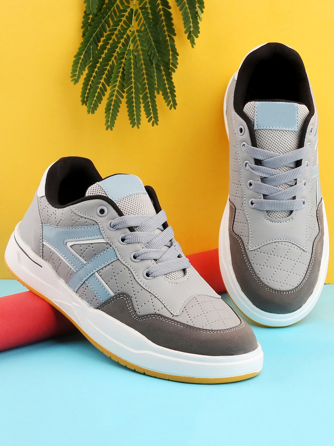 

The Roadster Lifestyle Co. Men Grey & White Perforated Lightweight Skates Street Sneakers