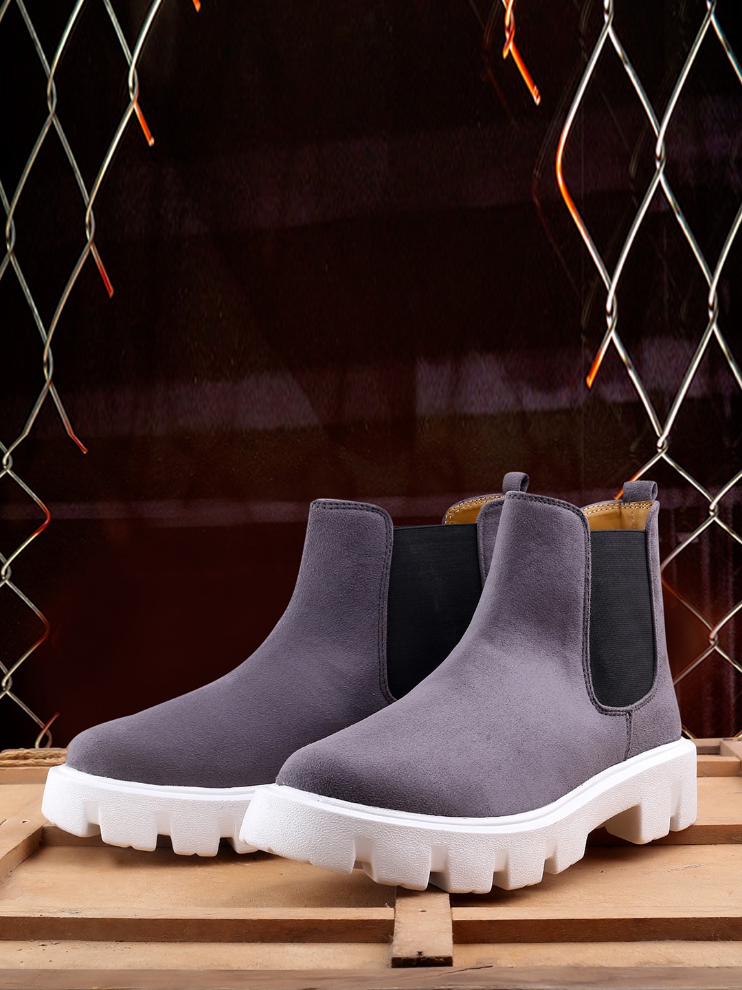 

The Roadster Lifestyle Co. Men Suede Mid-Top Chelsea Boots, Grey