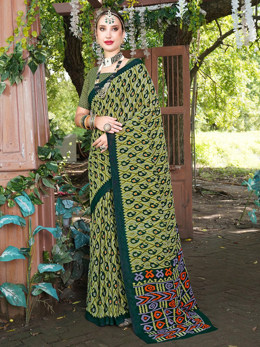 

Anouk Rustic Sea Green & Red Paisley Printed Art Silk Saree