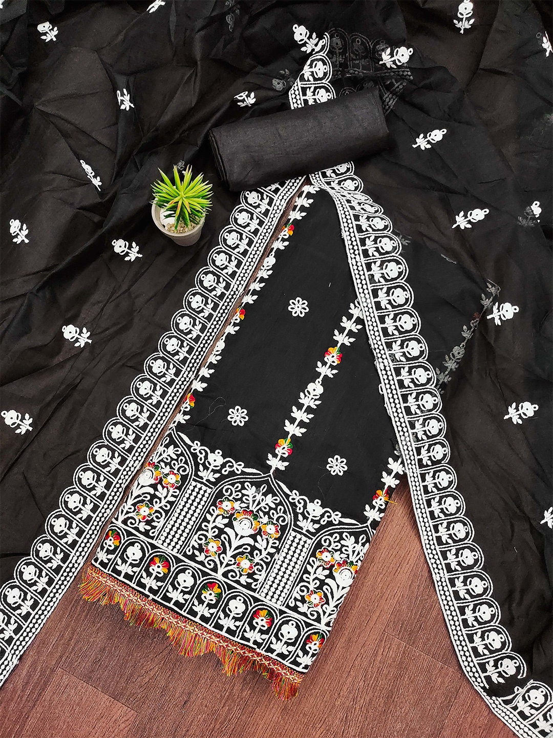 

SHADOW & SAINING Floral Embroidered Unstitched Dress Material, Black