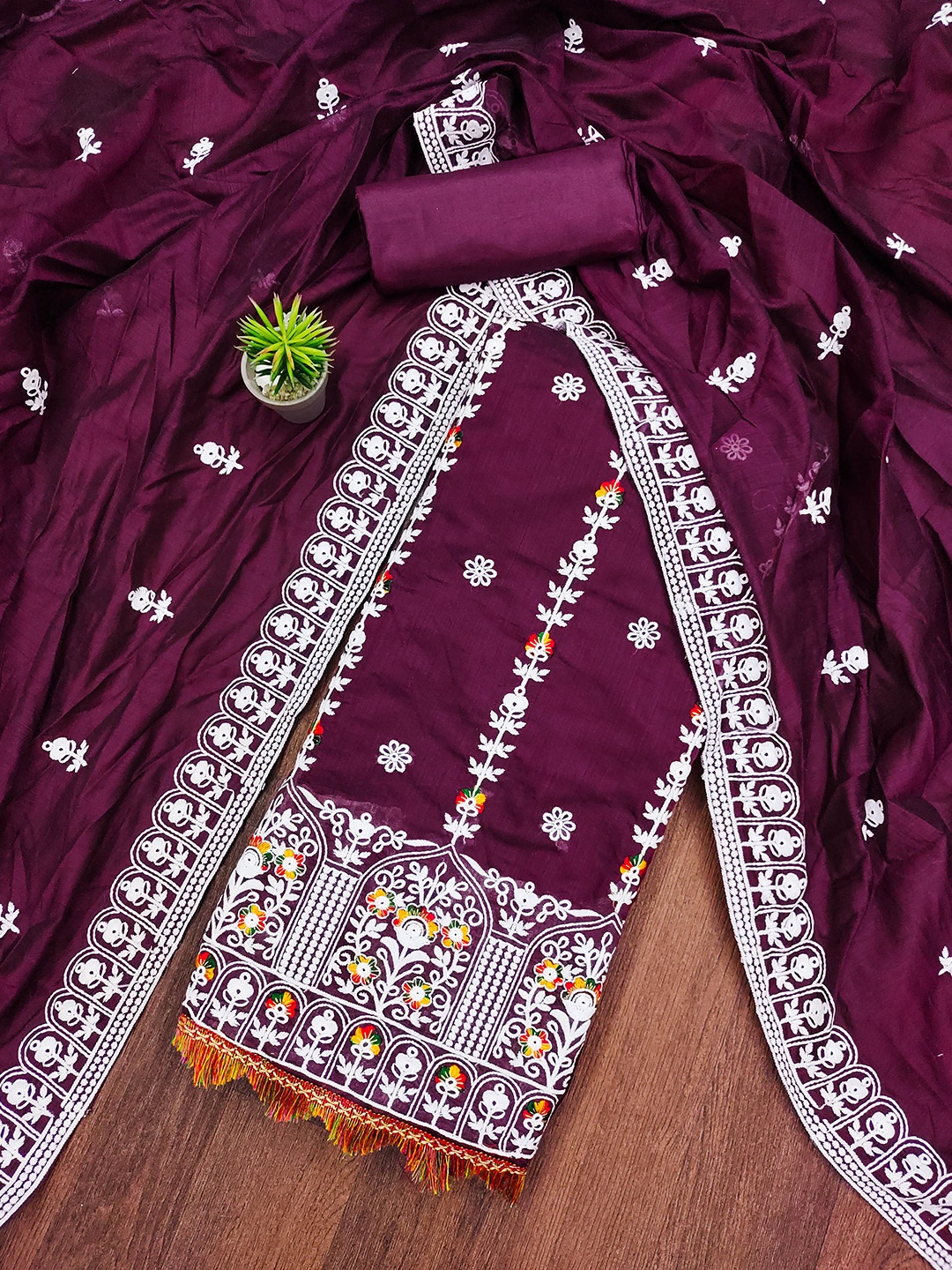 

SHADOW & SAINING Floral Embroidered Unstitched Dress Material, Purple