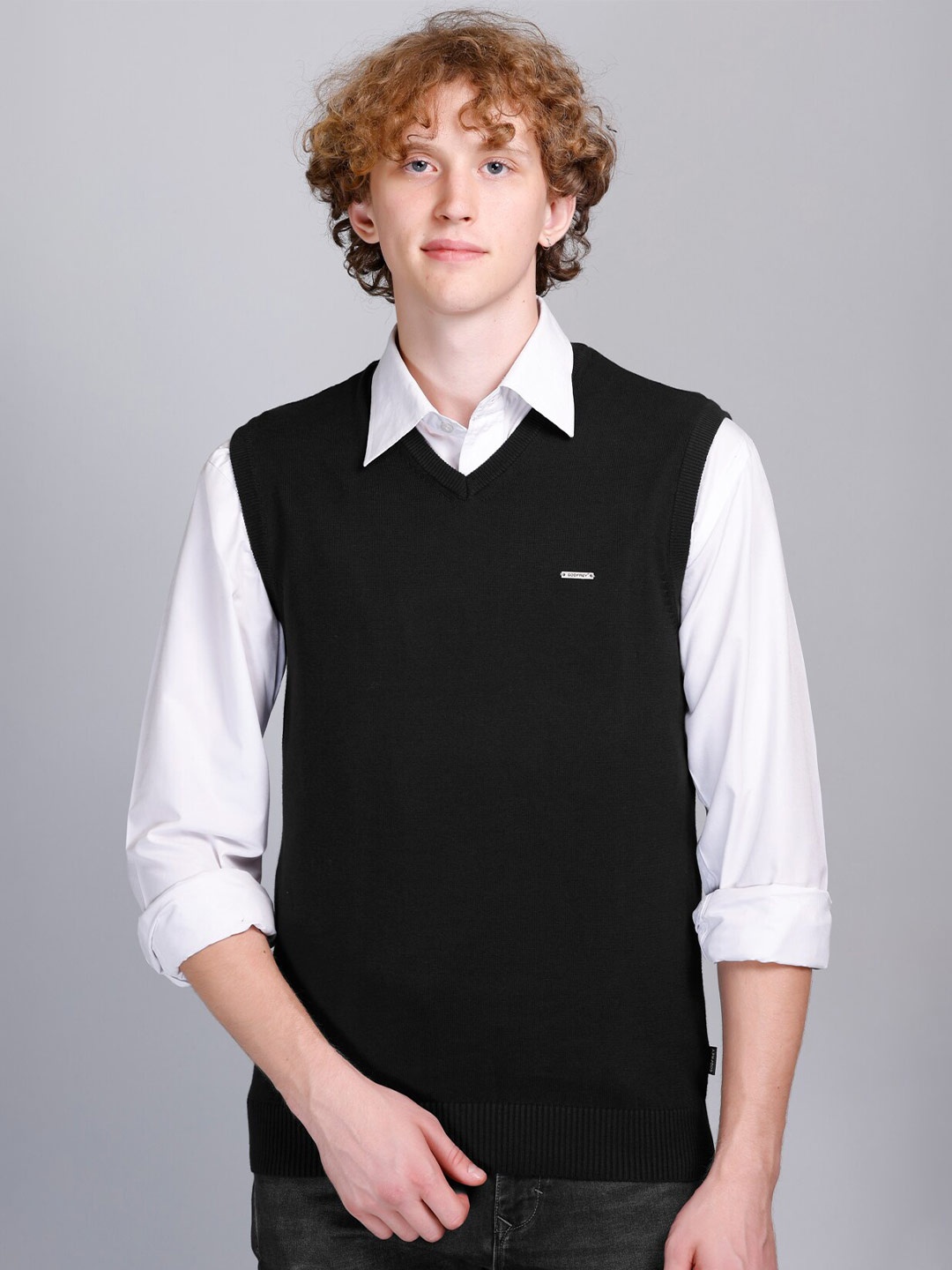 

GODFREY V-Neck Cotton Sweater Vest, Black