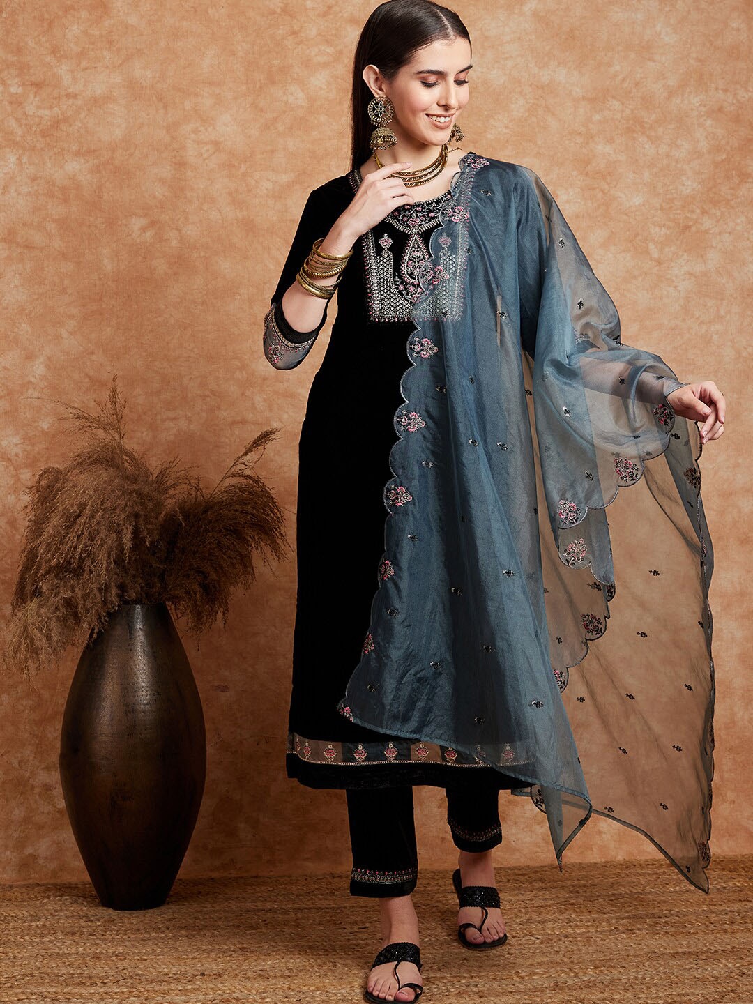 

Sangria Yoke Embroidered Kurta With Trouser & Dupatta, Black