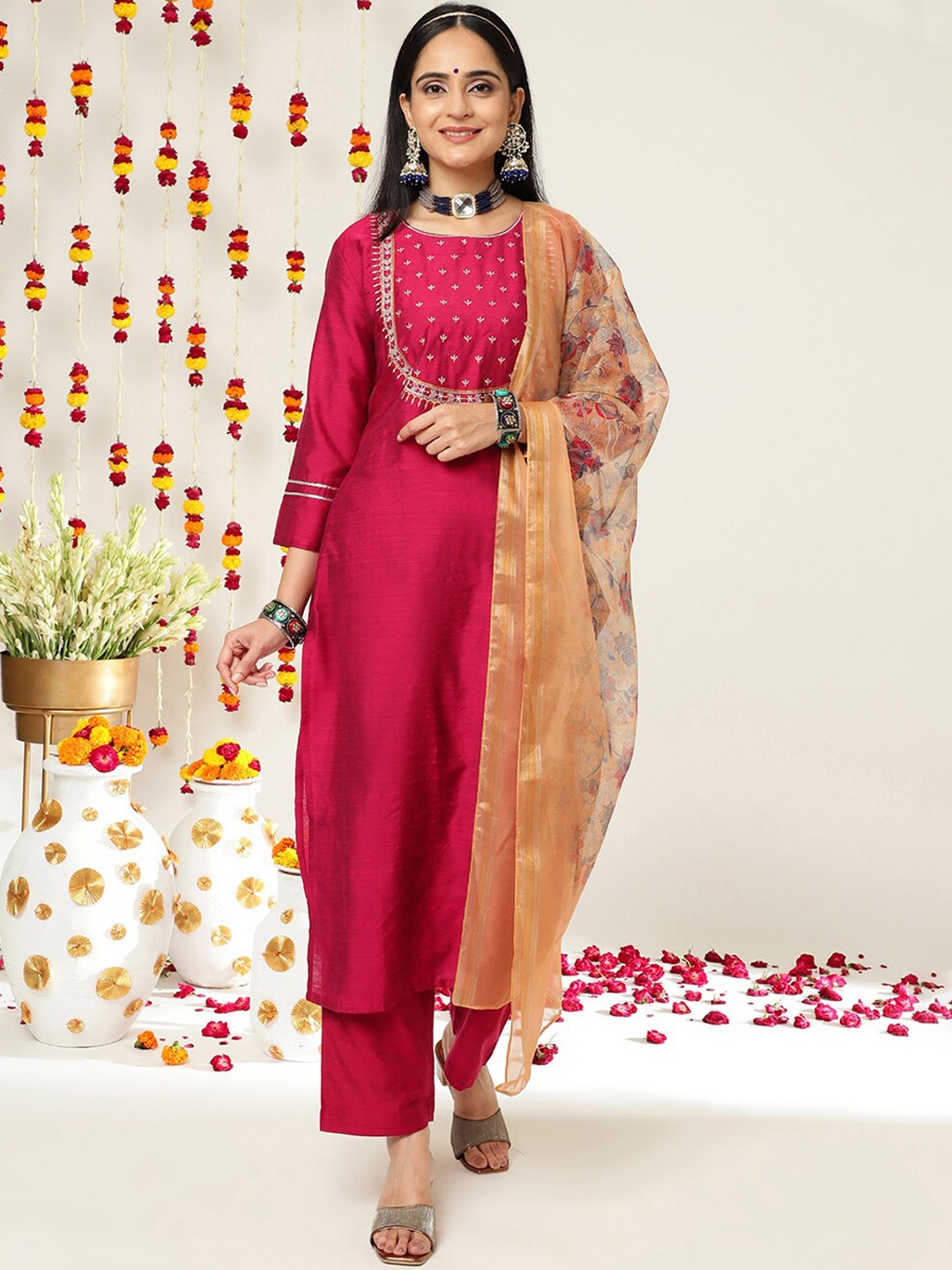 

Varanga Ethnic Motifs Yoke Design Regular Thread Work Kurta with Trousers & With Dupatta, Maroon