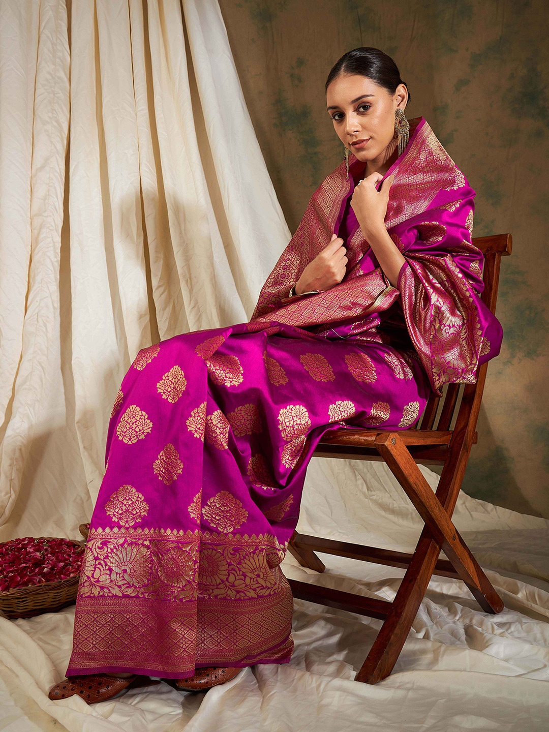 

Sangria Pink Ethnic Motifs Woven Design Zari Kanjeevaram Saree