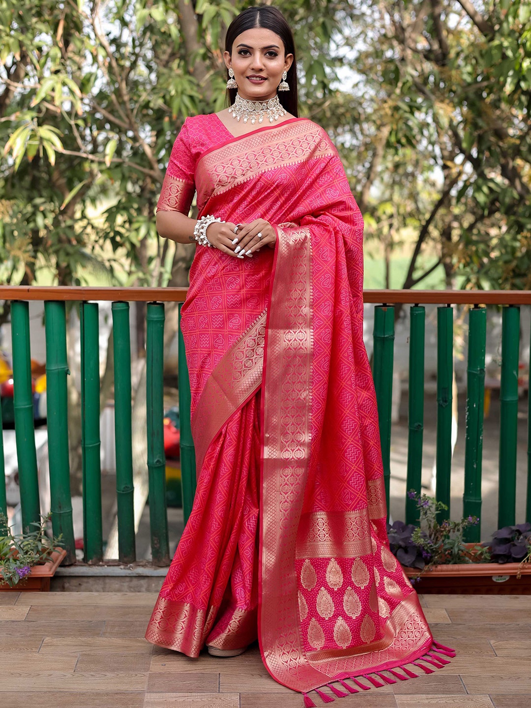 

Mitera Pink & Gold-Toned Bandhani Printed Zari Patola Saree