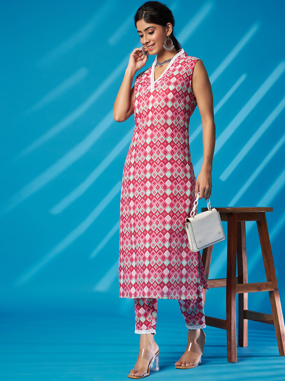 

ASPORA Ethnic Motifs Printed V-Neck Pure Cotton Straight Kurta With Trousers, Pink