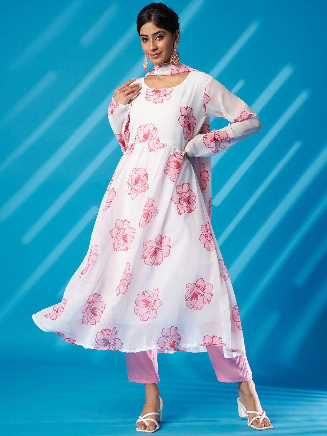 

ASPORA Floral Printed Anarkali Kurta With Trousers & Dupatta, Pink