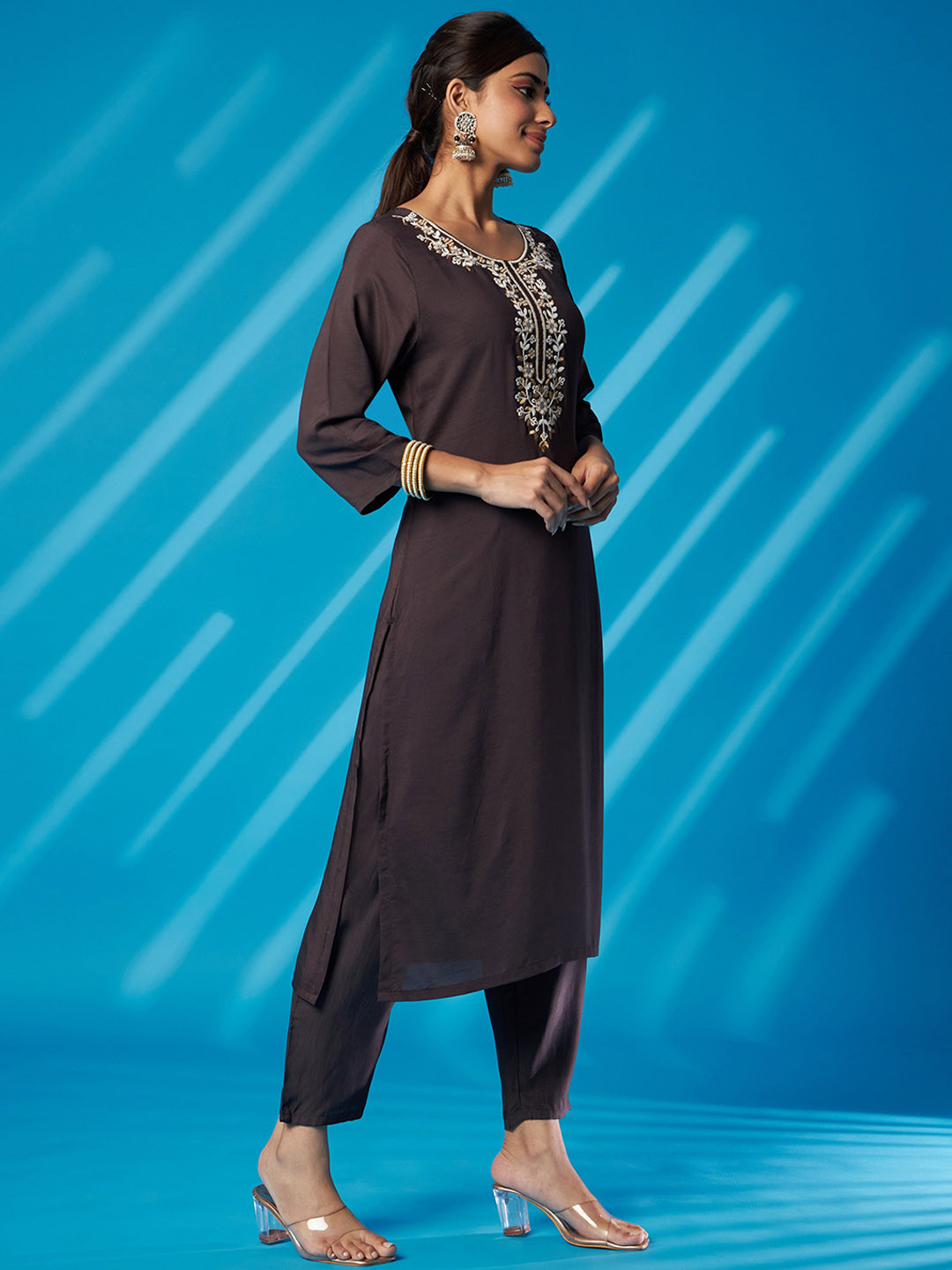 

ASPORA Ethnic Motifs Yoke Design Thread Work Straight Kurta & Trousers With Dupatta, Brown