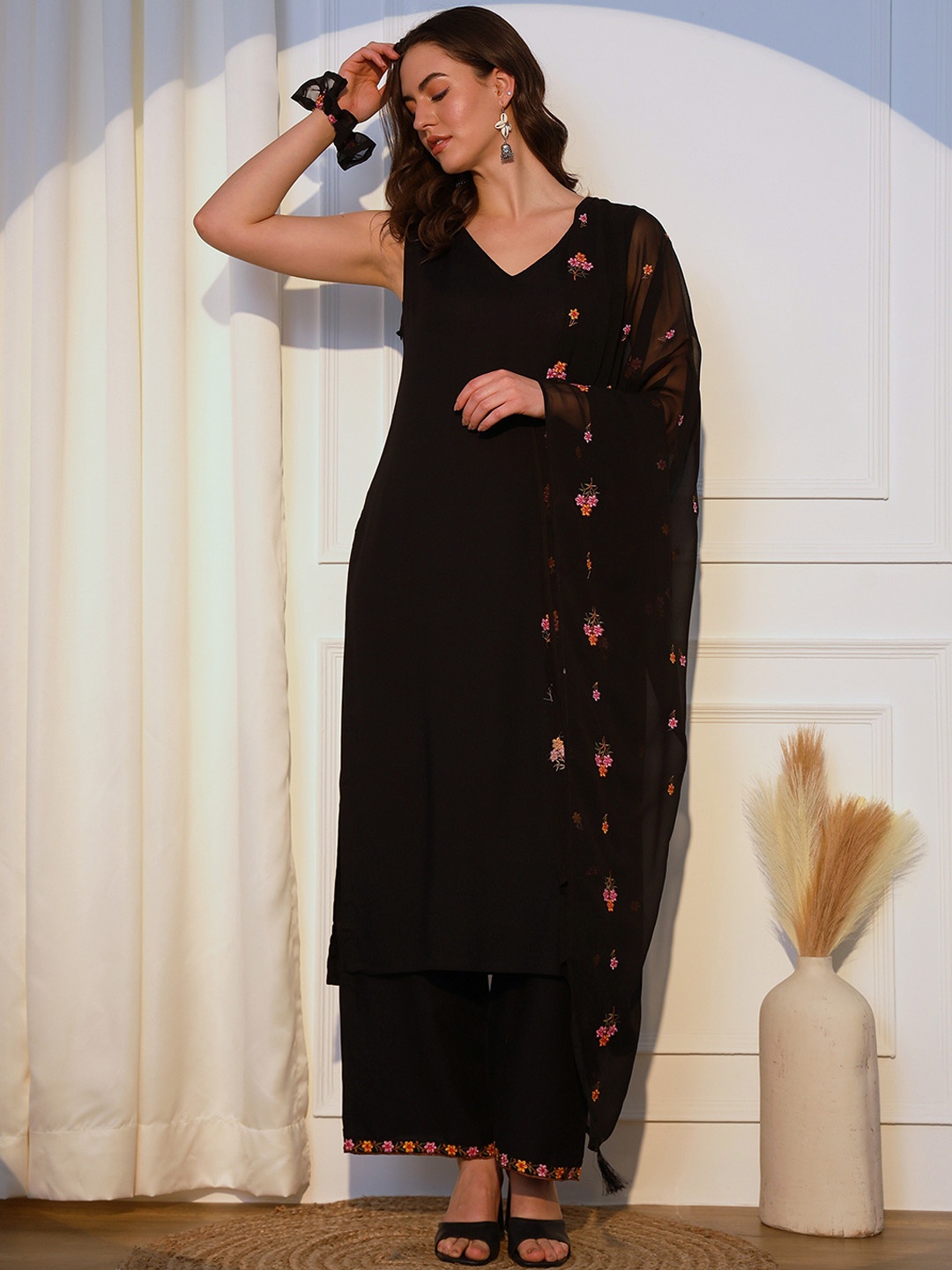 

ASPORA Kurta With Palazzos & Embroidered Dupatta, Black