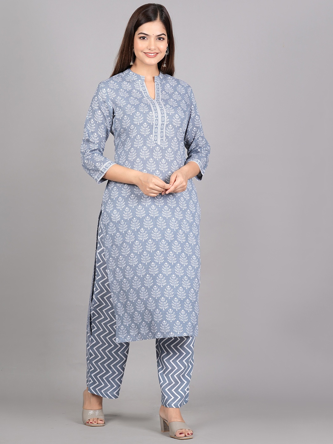 

SkyaSia Ethnic Motifs Printed Regular Kurta With Trousers, Grey