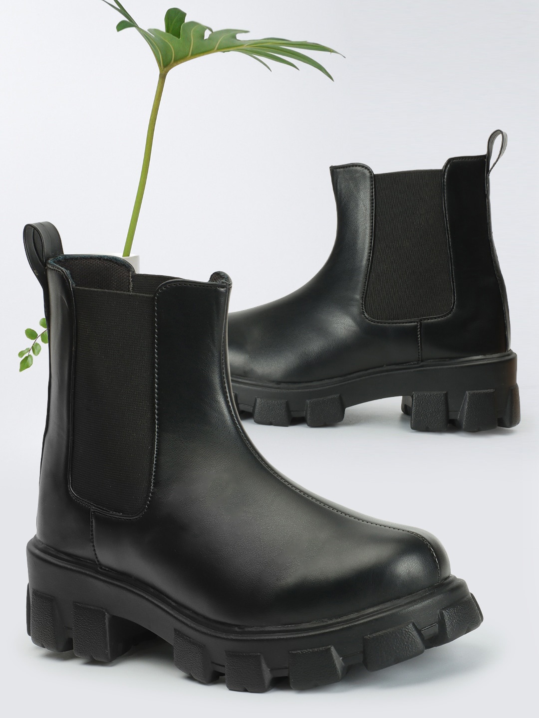 

VENDOZ Women Heeled Mid-Top Chelsea Boots, Black