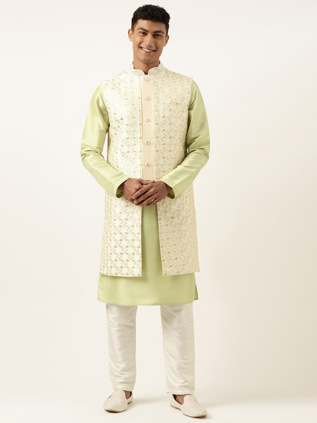 

TheEthnic.Co Mandarin Collar Regular Straight Kurta & Trousers With jacket, Green