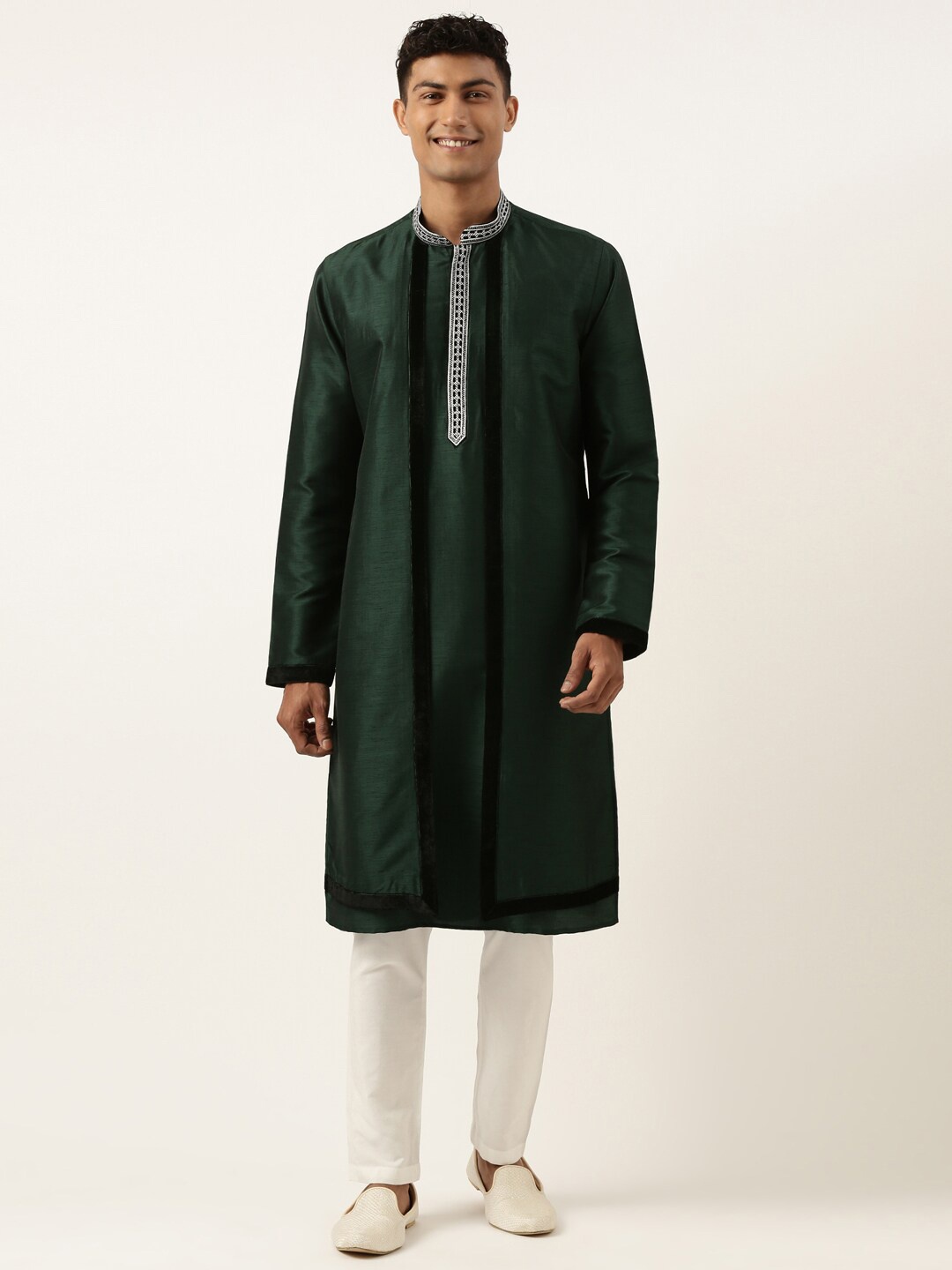 

TheEthnic.Co Green Floral Yoke Design Regular Kurta with Pyjamas