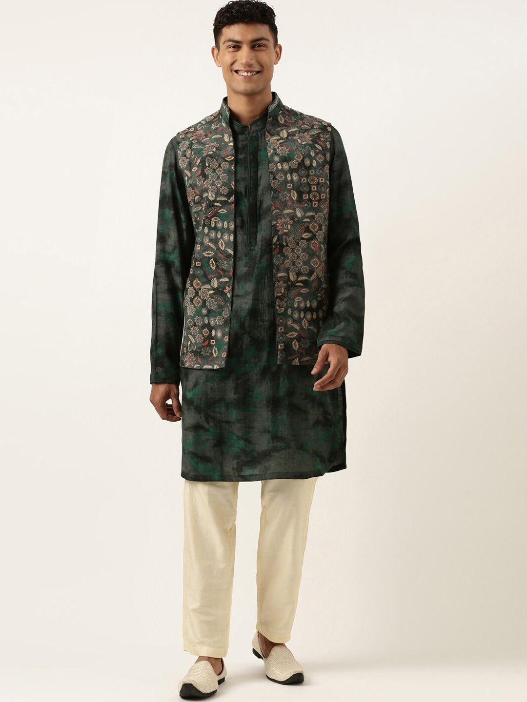 

TheEthnic.Co Absatrct Dyed Regular Kurta with Pyjamas And Printed Jacket, Green