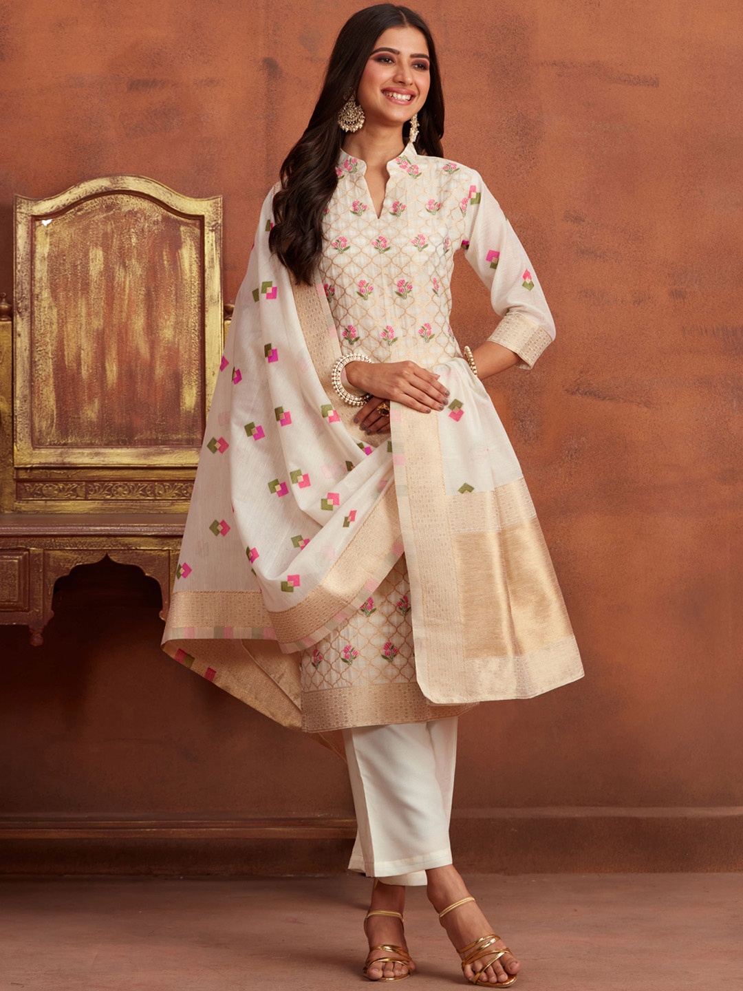 

Ishin Floral Woven Design Straight Kurta with Trousers & With Dupatta, Off white