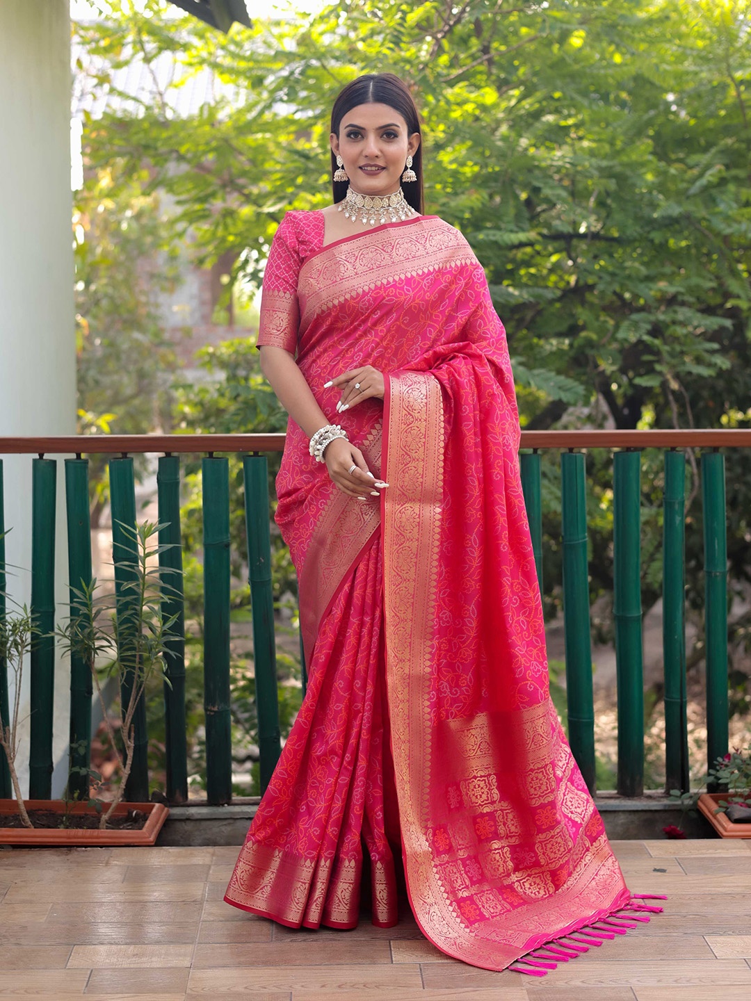 

Mitera Pink & Gold-Toned Bandhani Printed Patola Saree