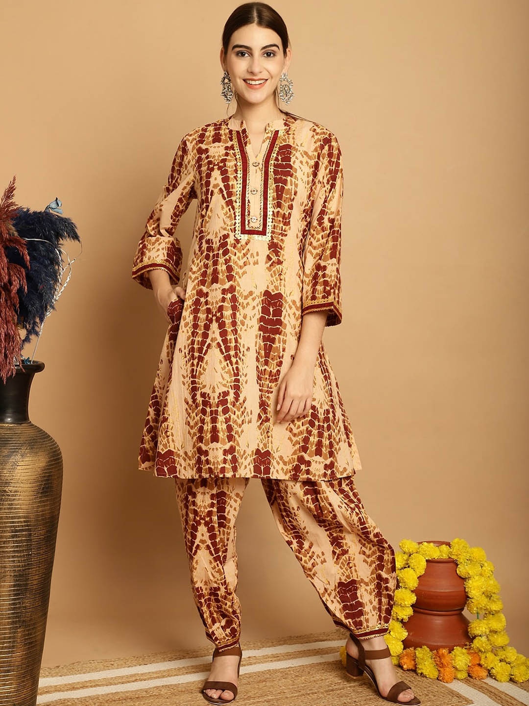 

Kamayra Abstract Printed Gotta Patti A-Line Pure Cotton Kurta With Salwar, Camel brown