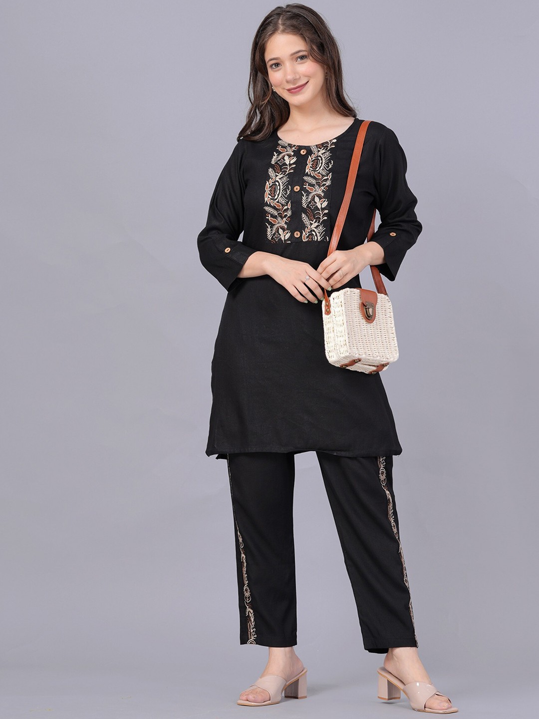 

KUROCK Ethnic Motifs Yoke Design Straight Kurta with Trouser, Black