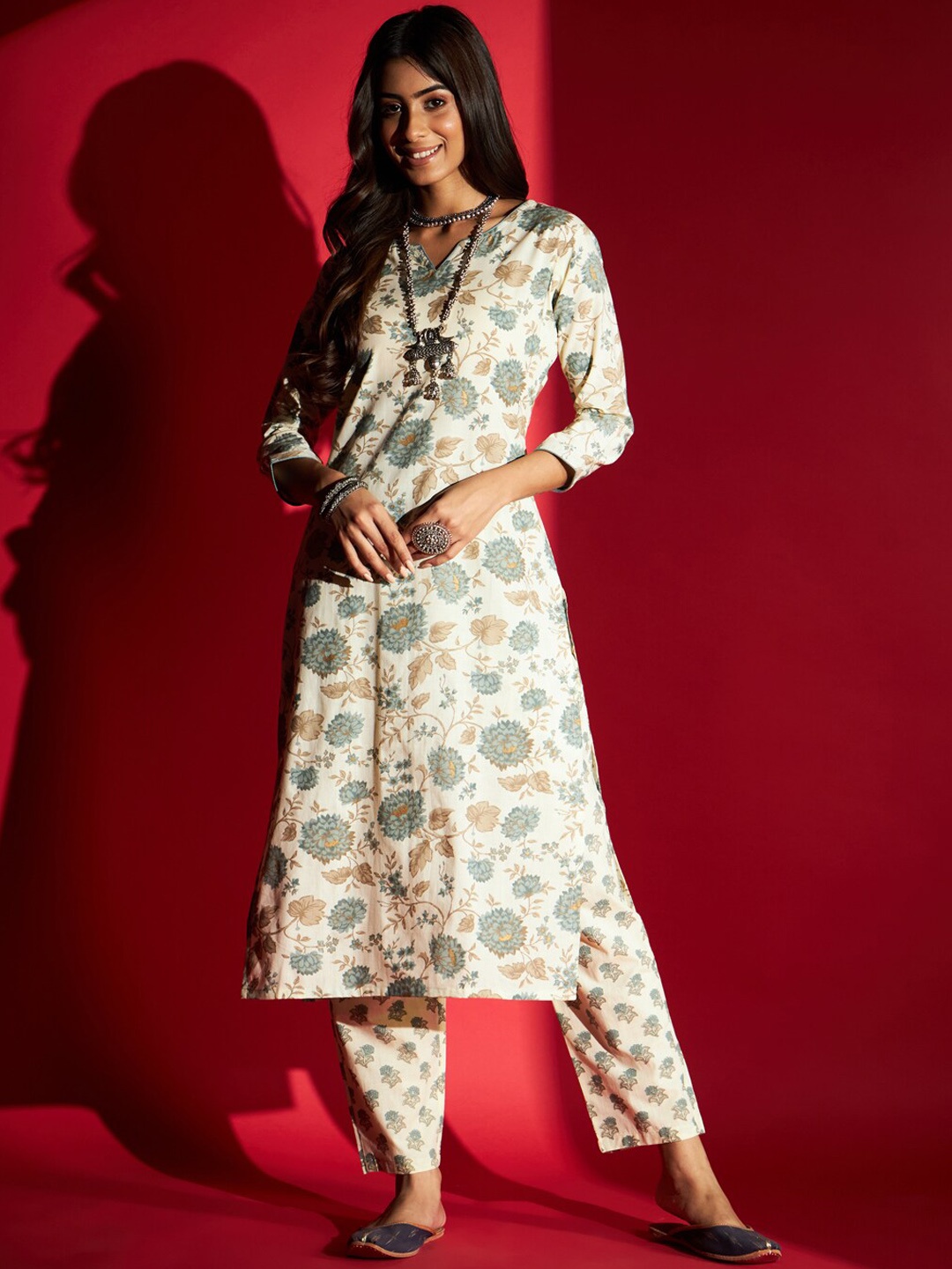 

Navlik Floral Printed Notched Neck Pure Cotton Kurta & Trousers, Grey