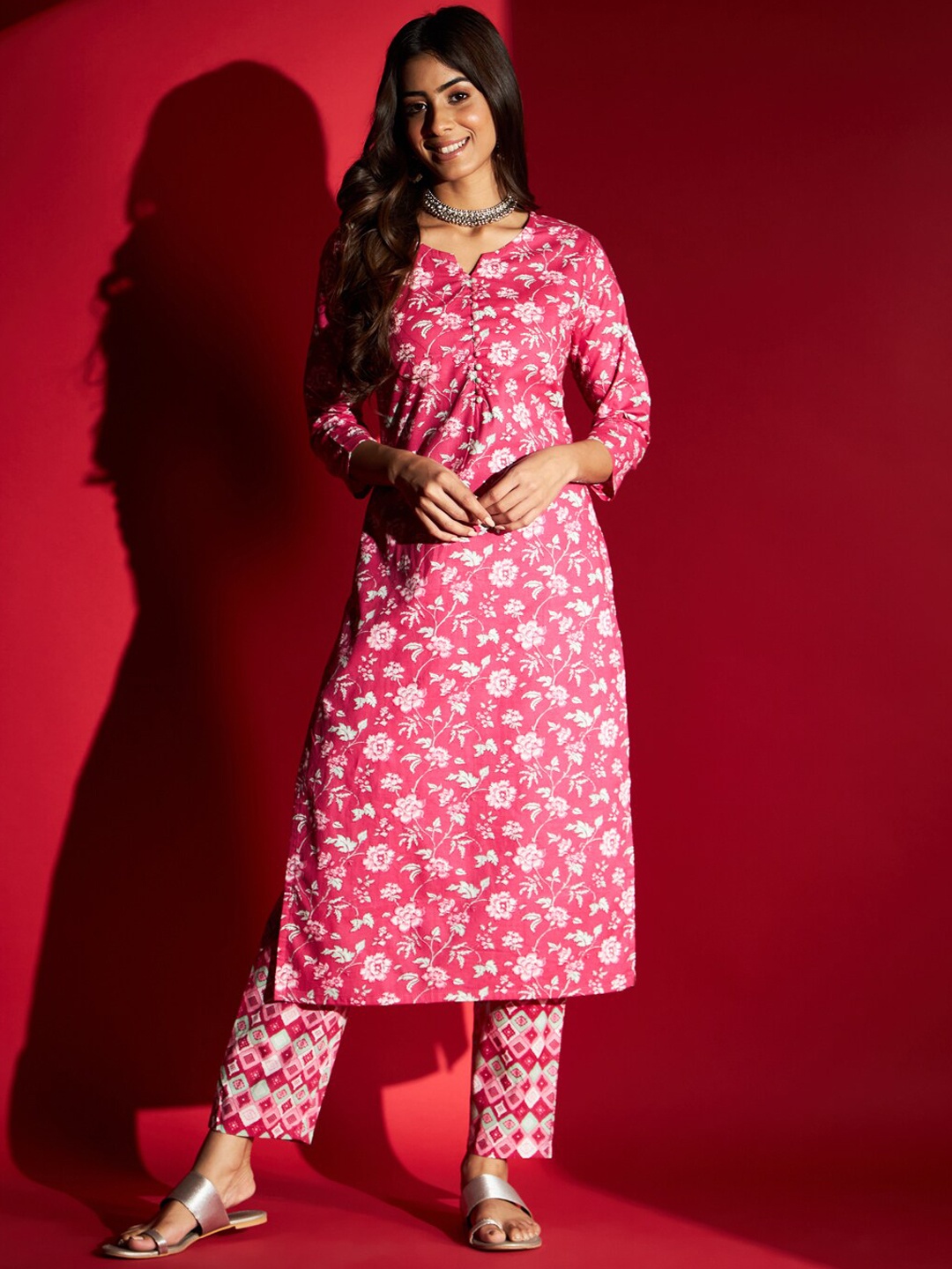 

Navlik Floral Printed Notched Neck Pure Cotton Kurta & Trousers, Pink