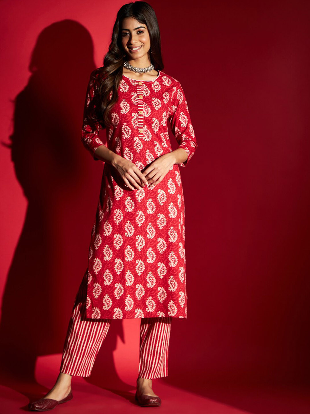 

Navlik Ethnic Motifs Printed Round Neck Pure Cotton Kurta & Trousers, Red