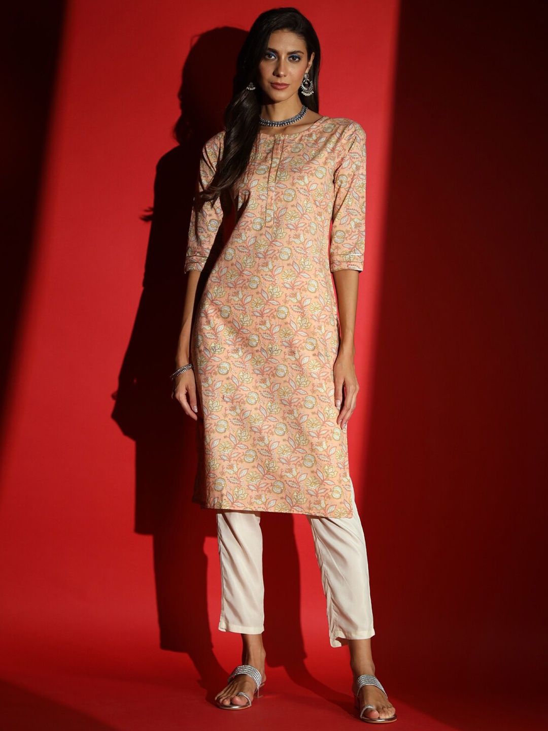 

Navlik Floral Printed Notched Neck Pure Cotton Kurta & Trousers, Peach