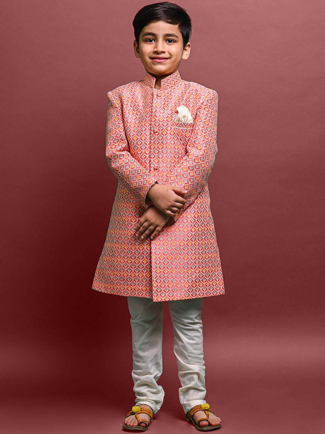 

VESHAM Boys Ethnic Motifs Embroidered Mandarin Collar Kurta With Churidar, Pink