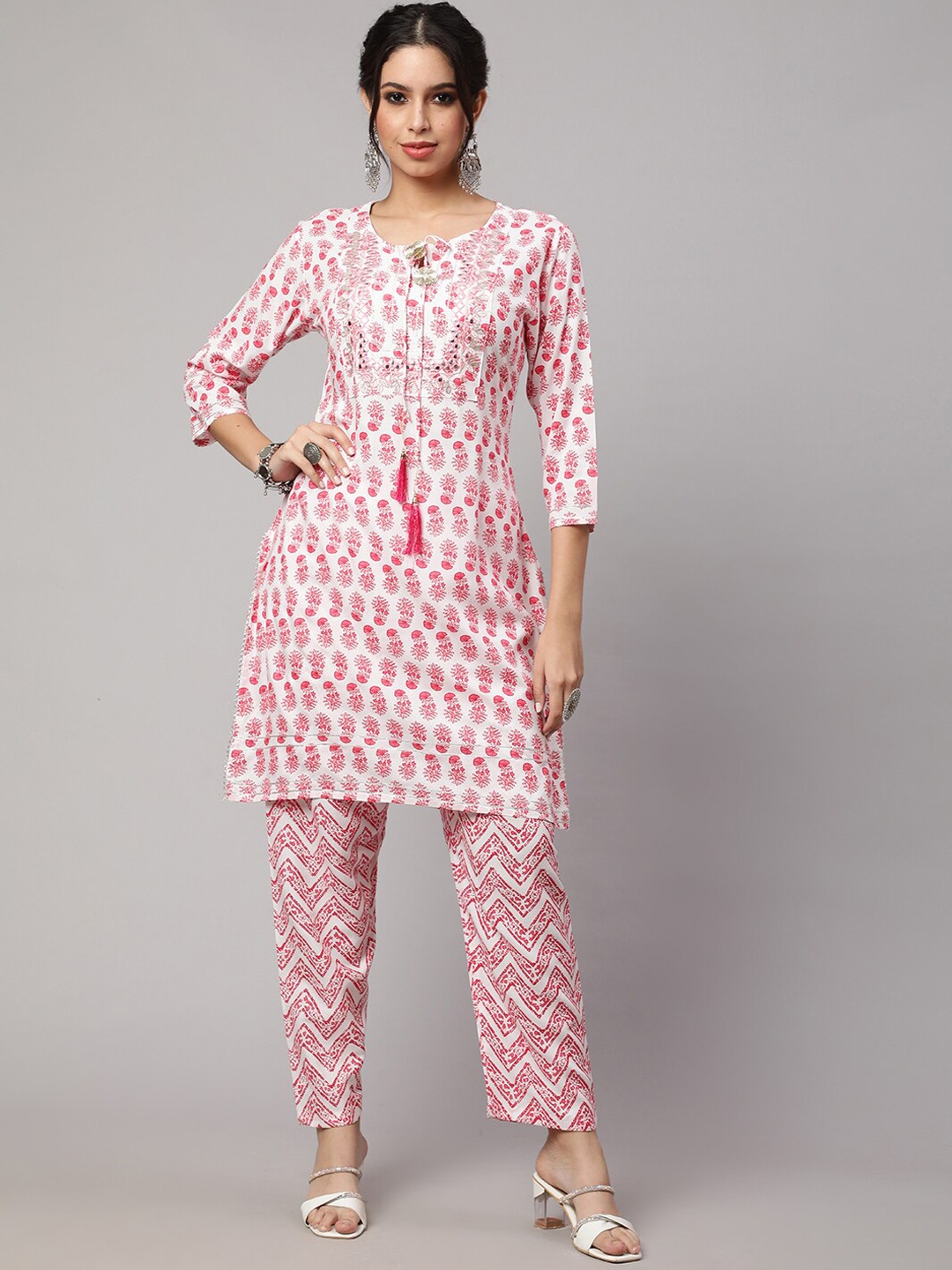 

SAK JAIPUR Floral Printed Tie-Up Neck Mirror Work Kurti With Trousers, Pink