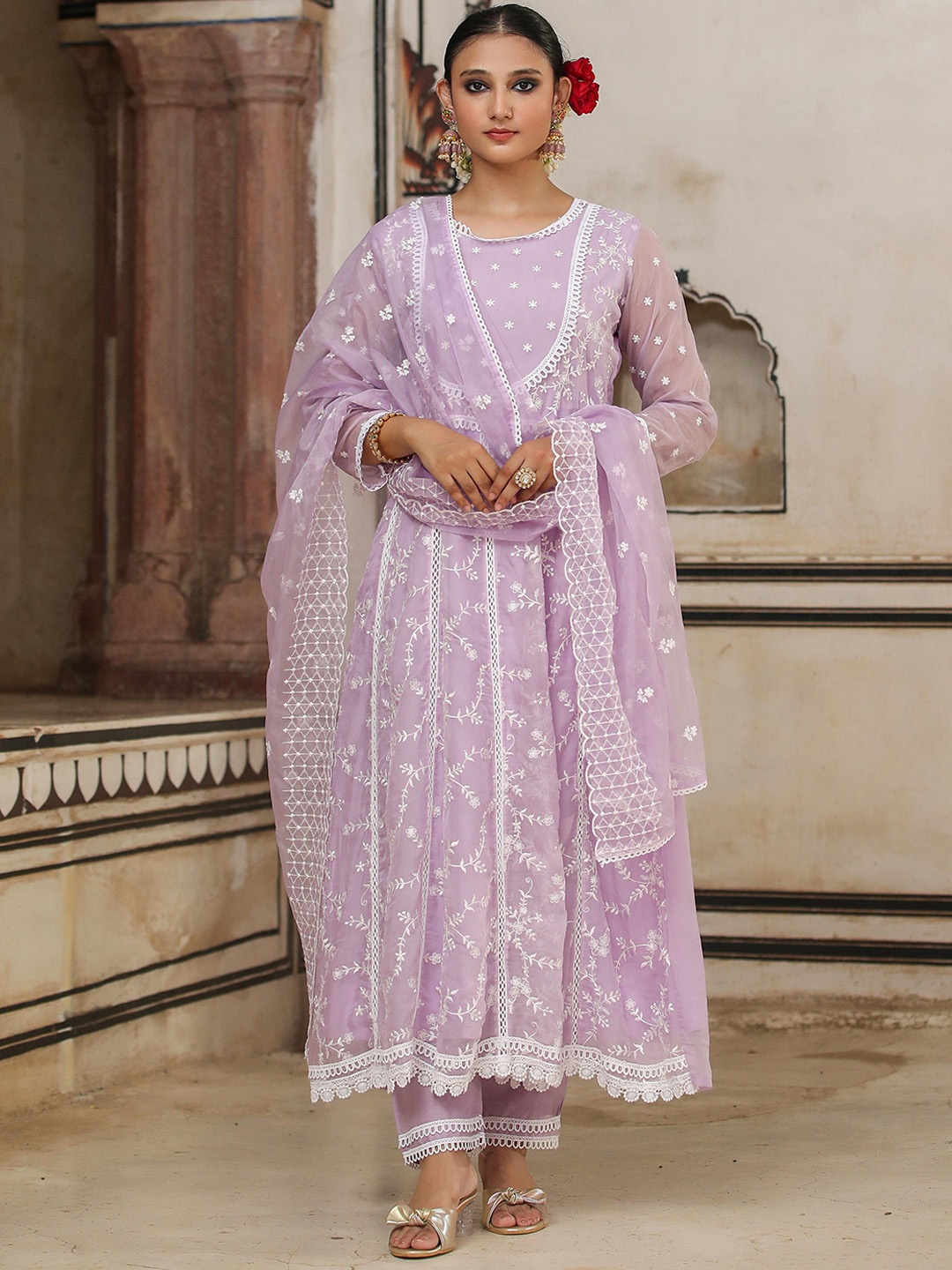 

SCAKHI Floral Embroidered Empire Thread Work Kurta with Trousers & Dupatta, Lavender