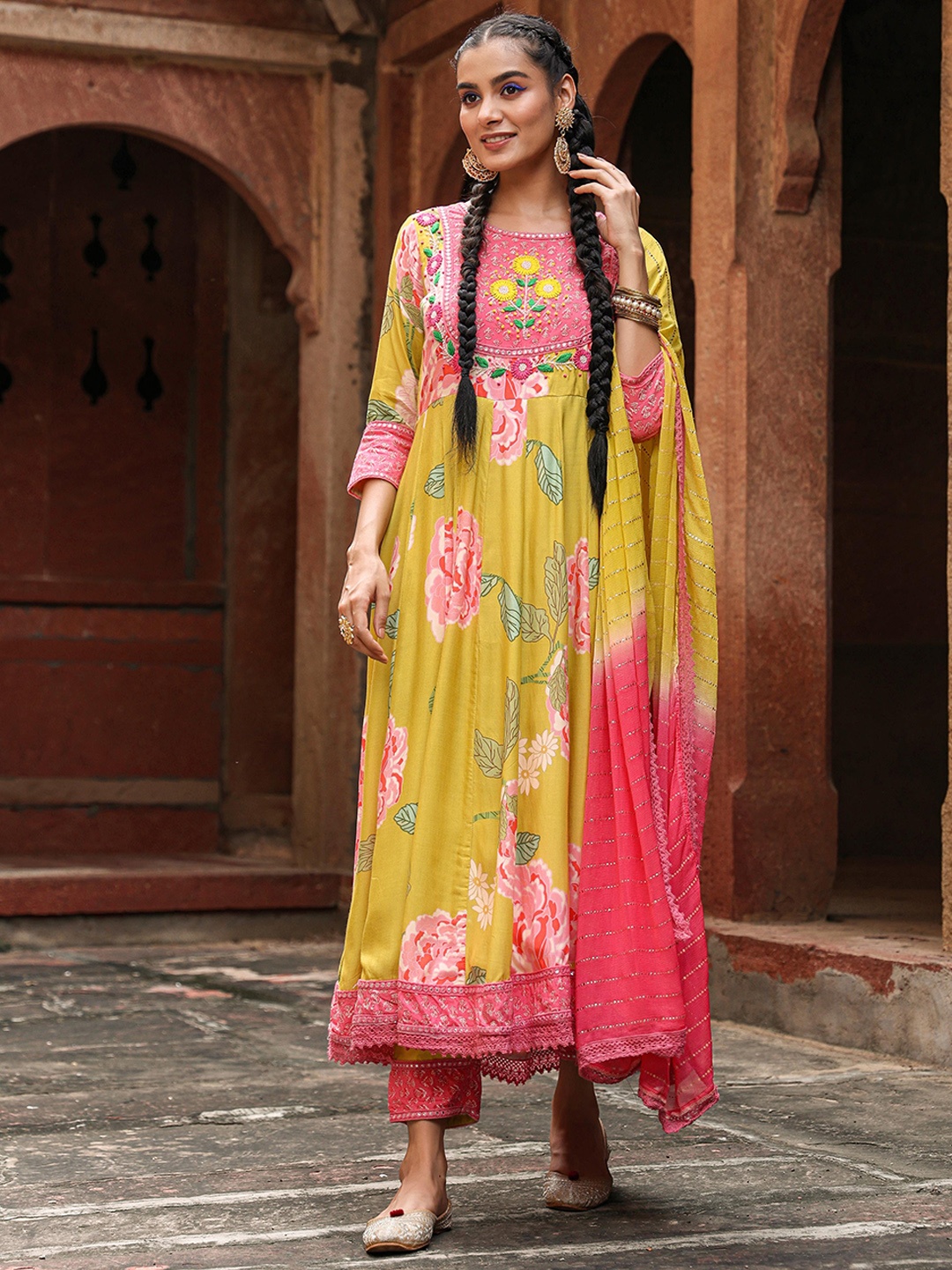 

SCAKHI Floral Printed Empire Thread Work Kurta With Trousers & Dupatta, Yellow