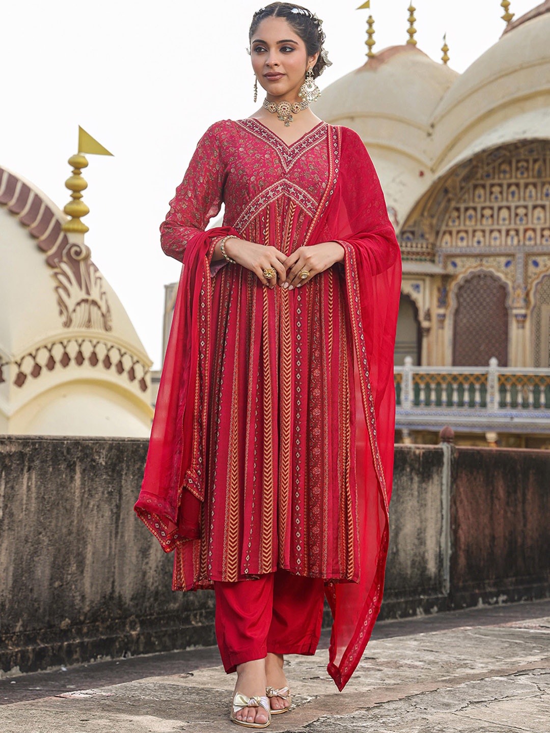

SCAKHI Floral Printed Silk Crepe Kurta With Trousers & Dupatta, Red
