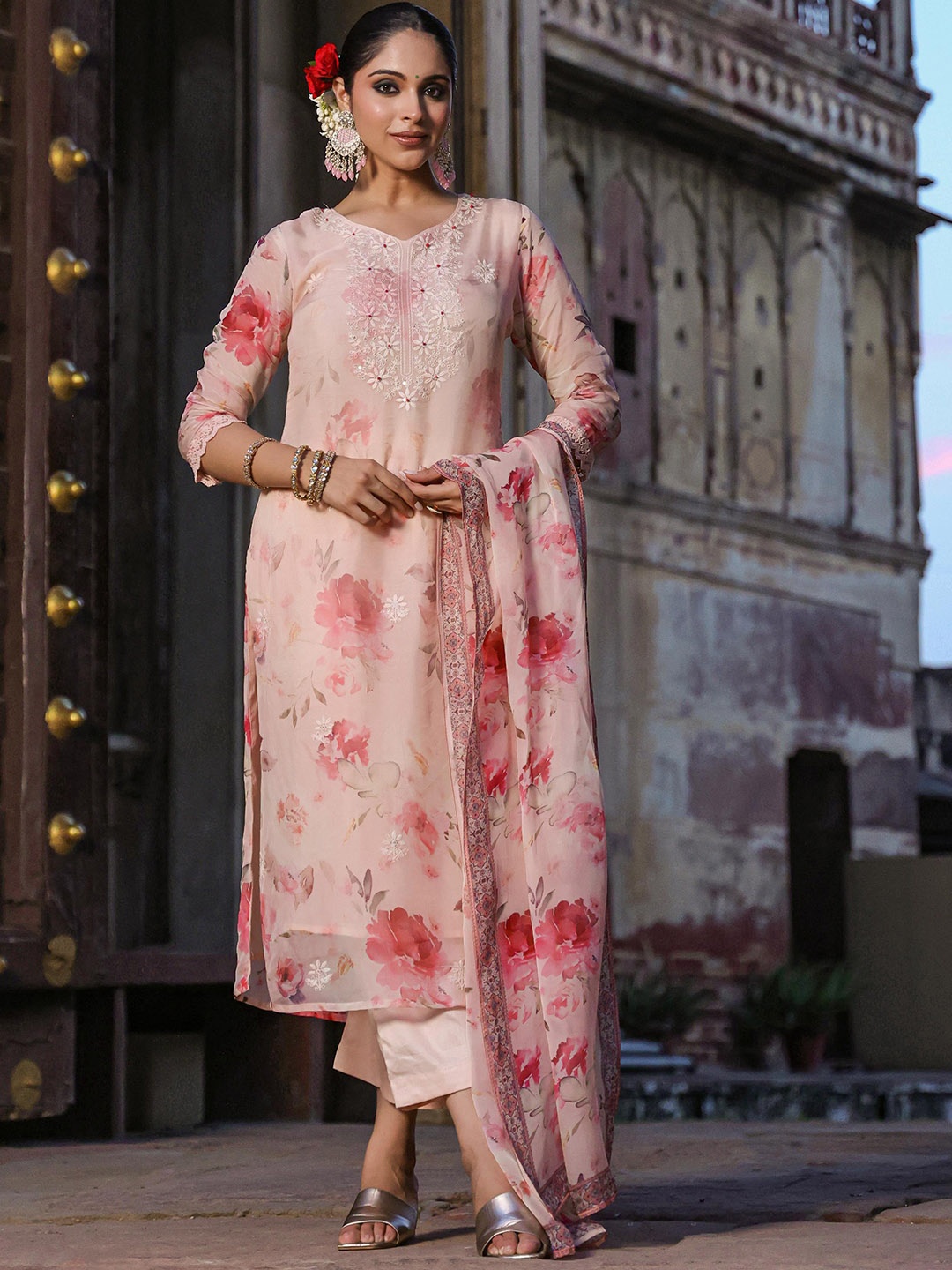 

SCAKHI Floral Printed Regular Thread Work Kurta With Palazzos & Dupatta, Pink