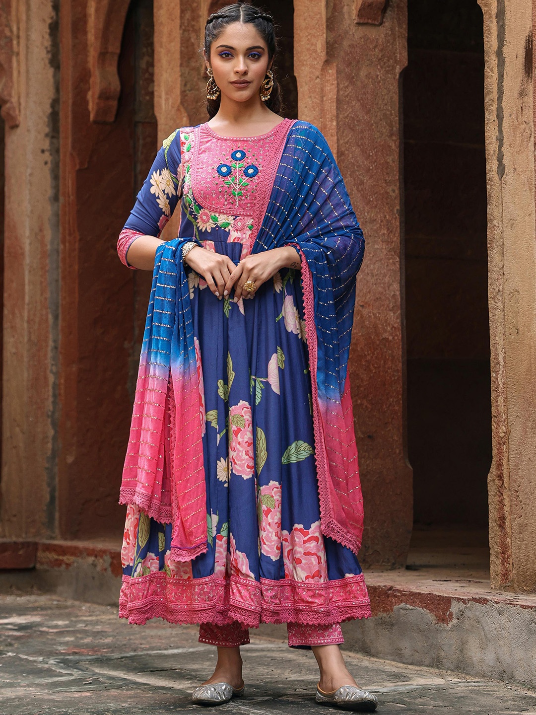 

SCAKHI Floral Printed Panelled Mukaish Kurta with Trousers & Dupatta, Navy blue