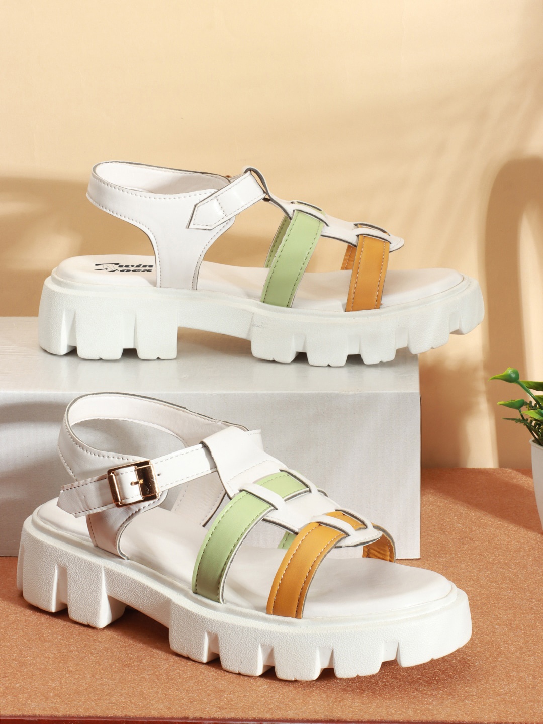 

TWIN TOES Colourblocked Flatform Heels, White