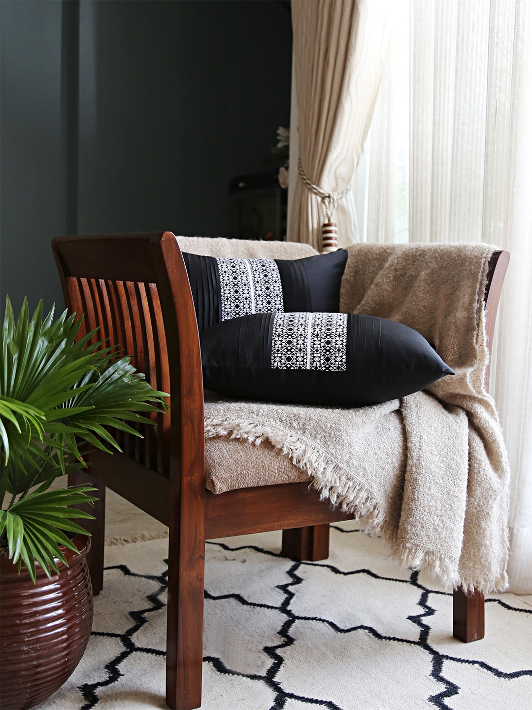 

ANS Black & White 2 Pieces Geometric Rectangle Cushion Covers