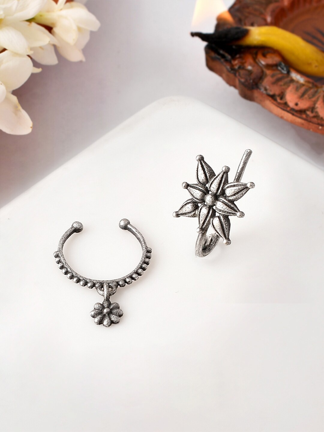 

Voylla Set Of 2 Silver Plated Floral Detail Stud Nosepins