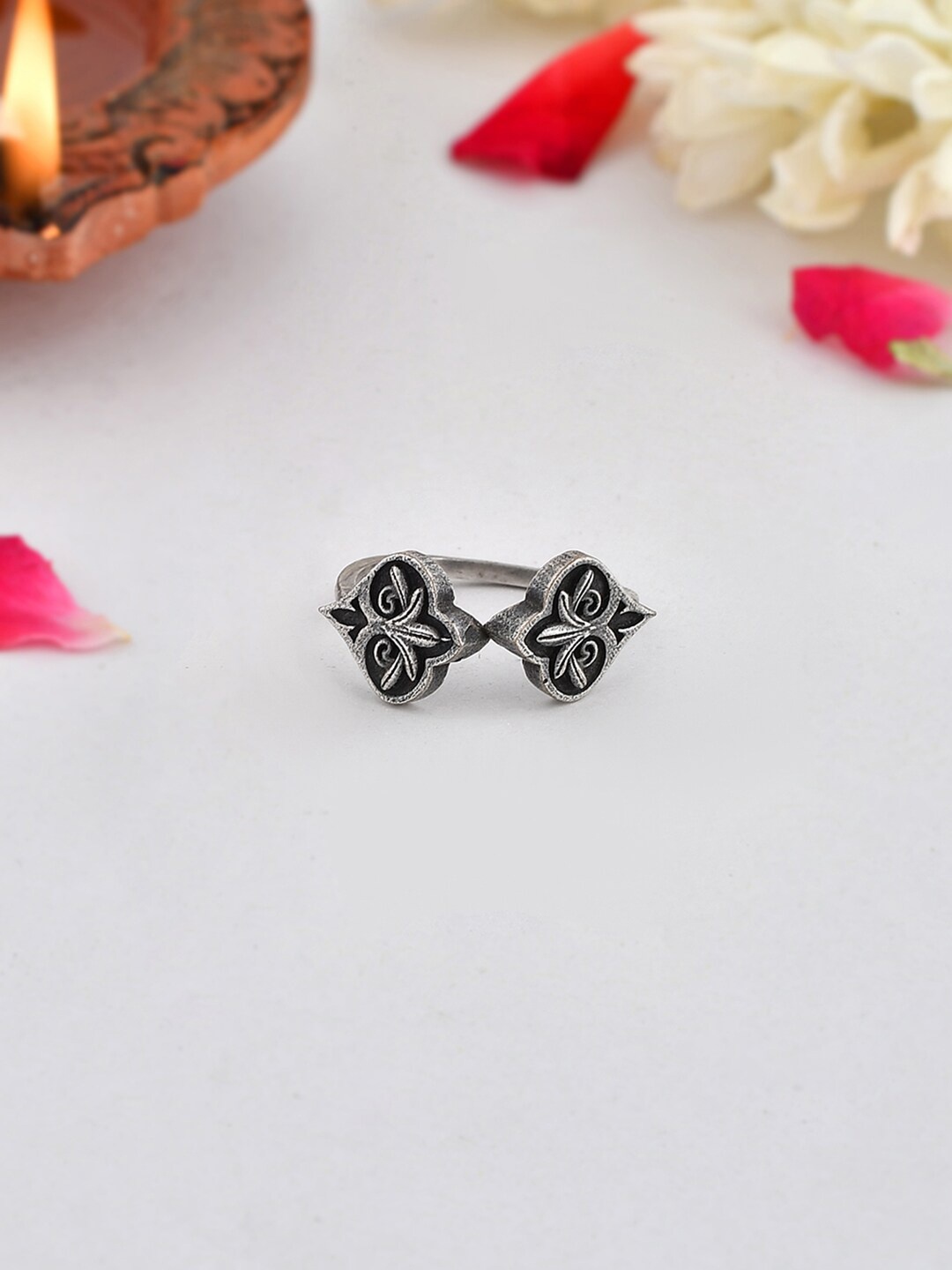 

Voylla Women Silver-Plated Floral Design Finger Ring